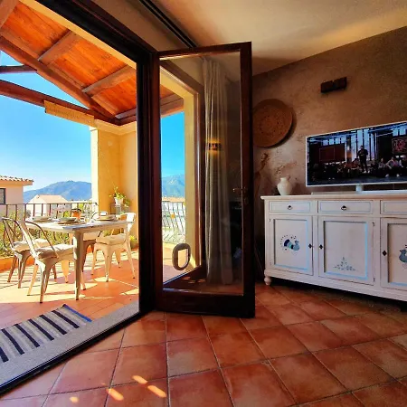 Holiday home Spazioso Con Terrazza A Due Passi Dal Centro